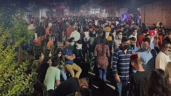 बिना मास्क के हिमाचल में घूम रहे हैं लोग