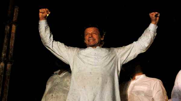 तालिबान की ओर से अफगानिस्तान को धमका रहे इमरान!