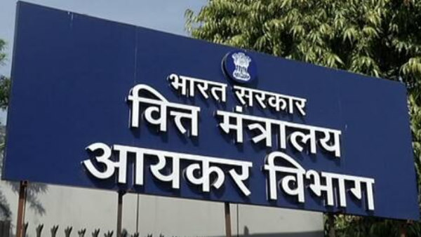 गंगा किनारे लाशों की खबर रही सुर्खियों में गंगा किनारे लाशों की खबर रही सुर्खियों में