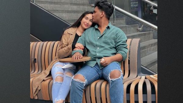 माथे पर किया Kiss