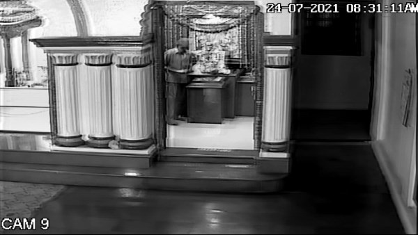 50 rupees stolen from temple, incident caught in CCTV camera, trustee lodged FIR 50 rupees stolen from temple, incident caught in CCTV camera, trustee lodged FIR