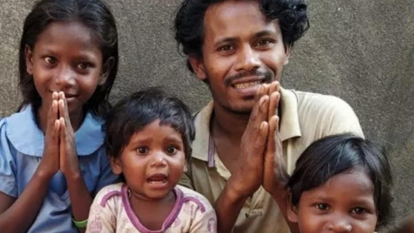 भूख से ध्यान भटकाने के लिए दोस्त के फोन पर यूट्यूब वीडियो देखता था