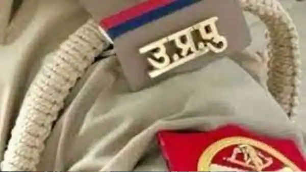 महिला सिपाही के साथ ही गुजारी रात