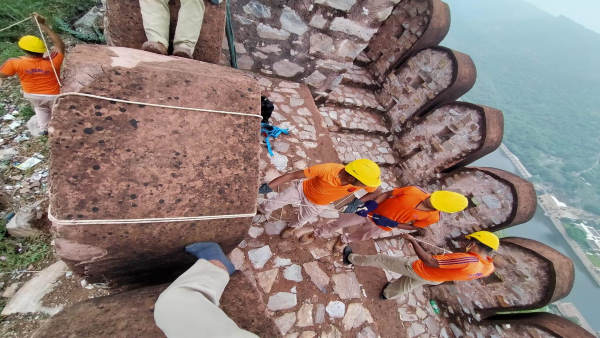 ऑपरेशन में ड्रोन कैमरे का भी उपयोग 