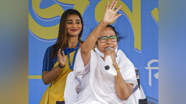 ममता के पास इस्लामी इतिहास में पोस्ट ग्रेजुएट की डिग्री ममता के पास इस्लामी इतिहास में पोस्ट ग्रेजुएट की डिग्री