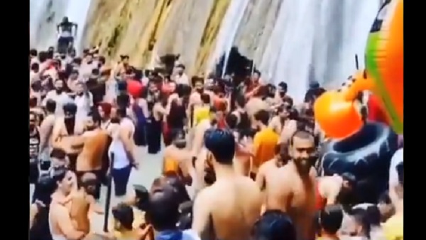 कोरोना को भूले लोग 