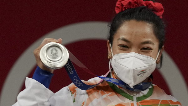 मीराबाई का बचपन पहाड़ से जलाने की लकड़ियां बीनने जाया करती थीं