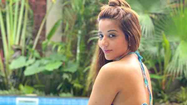 मोनालिसा ने एक इंटरव्यू के दौरान बताई सैलेरी मोनालिसा ने एक इंटरव्यू के दौरान बताई सैलेरी