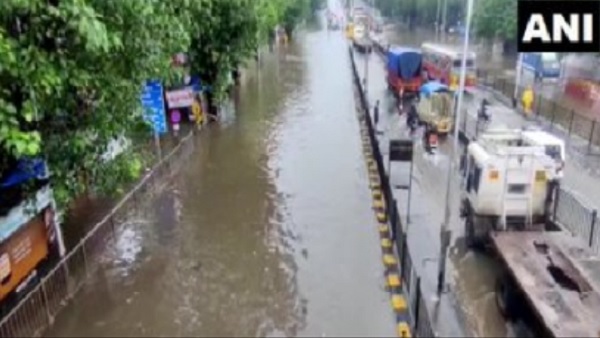 मूसलाधार बारिश मूसलाधार बारिश