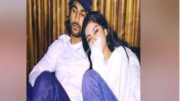मिनाज जाफरी ने नव्‍या नवेली के साथ रिलेशन पर क्‍या कहा 