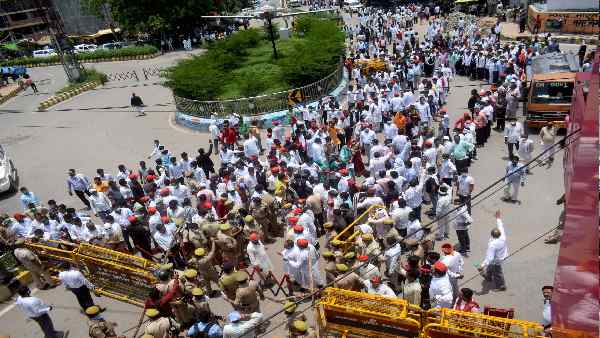 2016 में निर्विरोध जीत का आंकड़ा क्या था