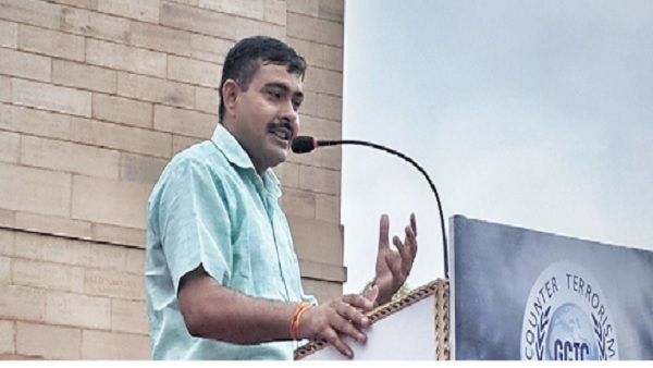 पांच रुपए के सिक्के से बची जान