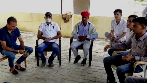रोजगार की तलाश में भाइयों ने छोड़ा गांव रोजगार की तलाश में भाइयों ने छोड़ा गांव