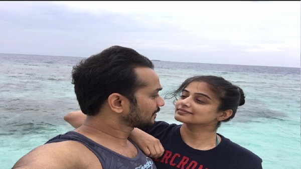 मुस्तफा के खिलाफ घरेलू हिंसा का मामला भी दर्ज