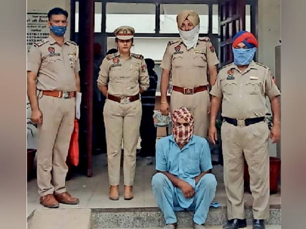 Drug-smuggler was carrying 26 kg of Bhukki on a bike in Punjab, was caught by the female SHO