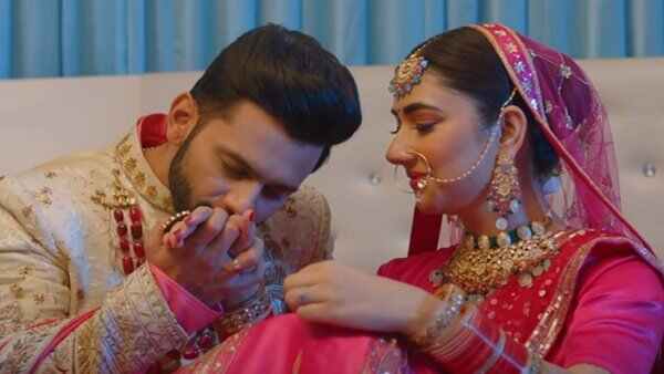 राहुल और दिशा परमार के बीच इंस्‍टाग्राम पर ही हुई थी दोस्‍ती 