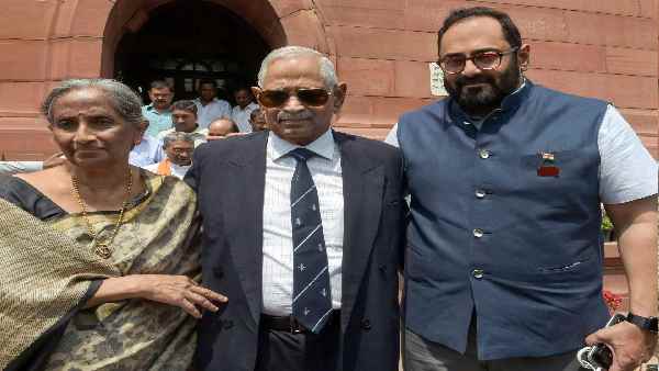 एयर फोर्स ऑफिसर के बेटे हैं राजीव चंद्रशेखर एयर फोर्स ऑफिसर के बेटे हैं राजीव चंद्रशेखर