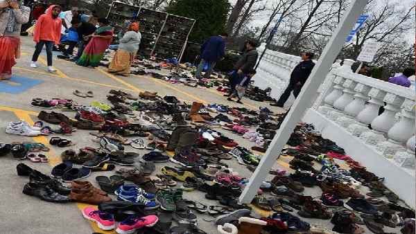 मंदिरों में बंध हुआ धंधा तो बदल ली रणनीति