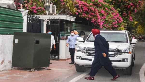 दोनों ओर से हो रही है जबर्दस्त खेमेबाजी