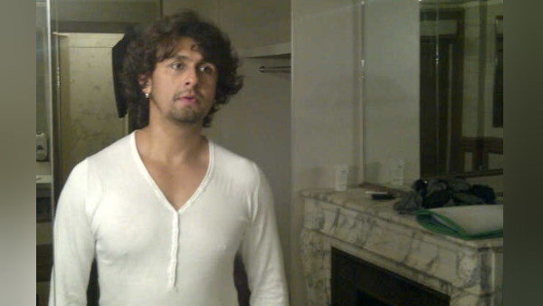 'खामोशी का फायदा उठा रहे हैं लोग'