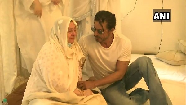 चश्मा पहने शाहरुख को लोगों की खरी-खरी