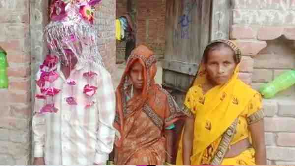 इस अनोखी शादी की चर्चा हो रही है पूरे इलाके में इस अनोखी शादी की चर्चा हो रही है पूरे इलाके में