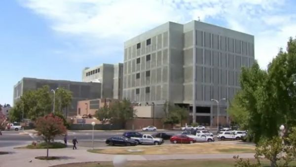 11 कैदियों से बनाए संबंध