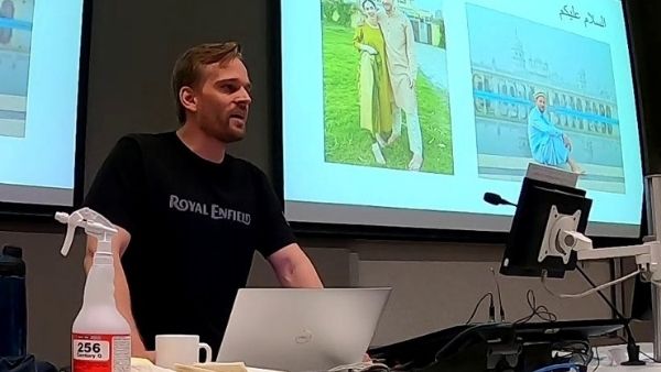 ब्लॉगर ने किया वीजा नियमों का उल्लंघन