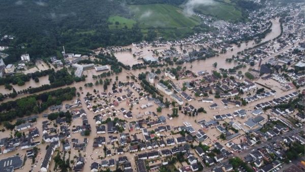 बाढ़, बारिश और तूफान का कहर बाढ़, बारिश और तूफान का कहर