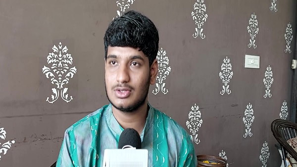 Vadodara Atharv Mule (17) says- I can sing the national anthem of 91 countries including Pakistan Vadodara Atharv Mule (17) says- I can sing the national anthem of 91 countries including Pakistan