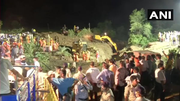 सीएम चौहान ने विवाह स्थल को बनाया कंट्रोल रूम सीएम चौहान ने विवाह स्थल को बनाया कंट्रोल रूम