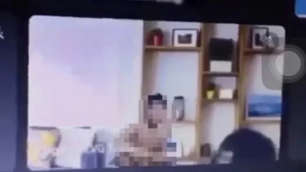 कैमरा रह गया ऑन