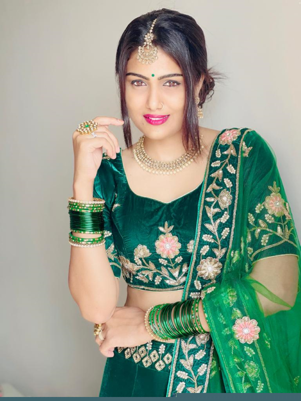 याशिका बसेरा का एक्टिंग कॅरियर याशिका बसेरा का एक्टिंग कॅरियर