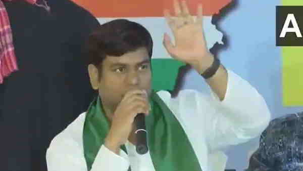 mukesh sahani give fish of silver to pm modi during meeting mukesh sahani give fish of silver to pm modi during meeting