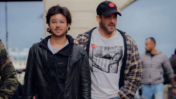 तस्वीर शेयर कर लिखा- चाचा भतीजा