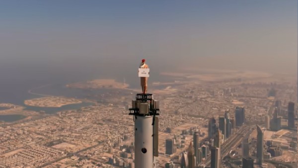 बुर्ज खलीफा के ऊपर शूट किया ऐड
