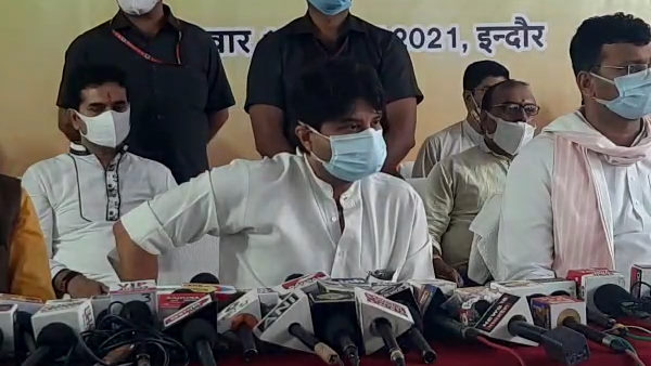 Jyotiraditya Scindias attitude changed, relationship between Gandhi Scindia family being redefined Jyotiraditya Scindias attitude changed, relationship between Gandhi Scindia family being redefined