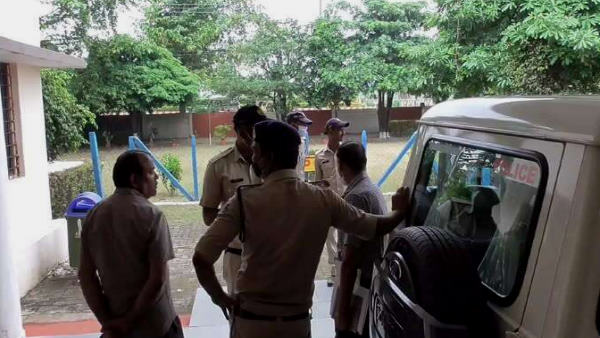 Singrauli Doctor husband sealed wifes private part with needle thread on suspicion of character Singrauli Doctor husband sealed wifes private part with needle thread on suspicion of character