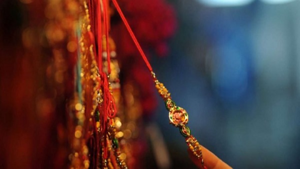 राखी बांधते समय करें इस मंत्र का उच्चारण