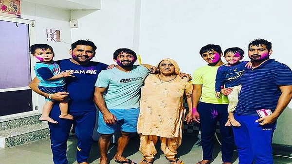  Exclusive: Family excited to welcome Wrestler Bajrang Punia,Worried about his Knee Injury: Hariender Punia