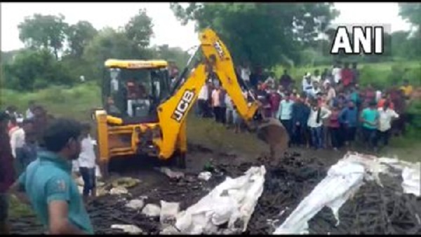 ट्रक में भरा हुआ था लोहे का सरिया