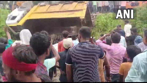 हाईवे पर कंस्ट्रक्शन वर्क के लिए जा रहे थे ट्रक में सरिया