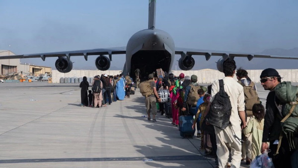 किया गया अपराधी जैसा व्यवहार किया गया अपराधी जैसा व्यवहार