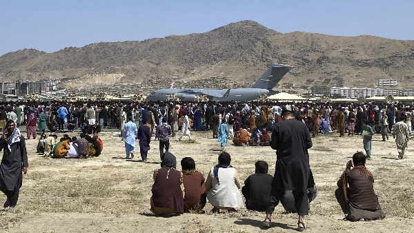 'शादी से जुड़ी सभी तस्वीरें और सर्टिफिकेट छिपा दो' 'शादी से जुड़ी सभी तस्वीरें और सर्टिफिकेट छिपा दो'