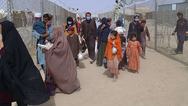 'उसने मेरी तसल्ली के लिए कहा कि वो ठीक है' 'उसने मेरी तसल्ली के लिए कहा कि वो ठीक है'