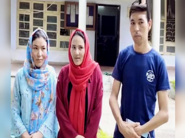 अब्बा बोले- तुम हिंदुस्तान में ही रहो अब्बा बोले- तुम हिंदुस्तान में ही रहो