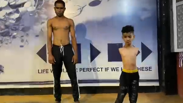 कहानी के किरदार अहमद रजा के पिता फरहान कहानी के किरदार अहमद रजा के पिता फरहान