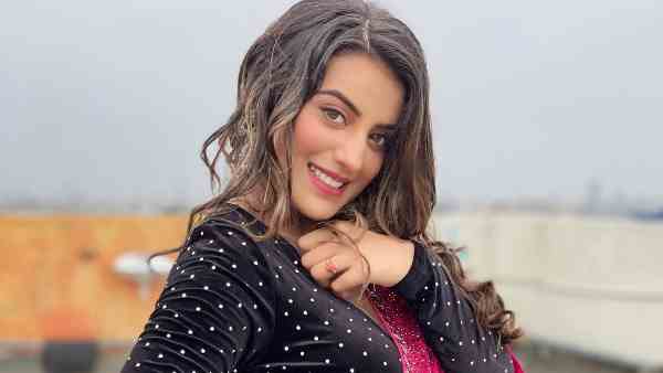 ब्रेकअपर के बाद सुर्खियों में आई थी अक्षरा सिंह