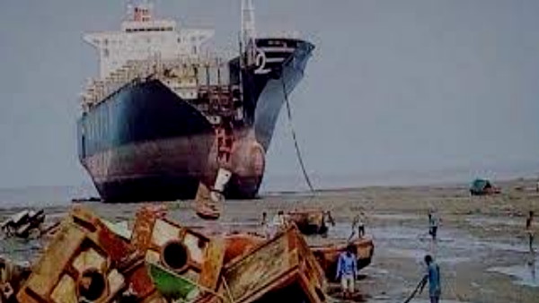 भावनगर में ही है अलंग शिपब्रेकिंग यार्ड