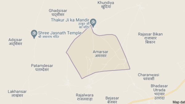 दोनों पैरों पर तार बंधे दोनों पैरों पर तार बंधे